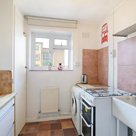 Home, Superb Location Guest house *